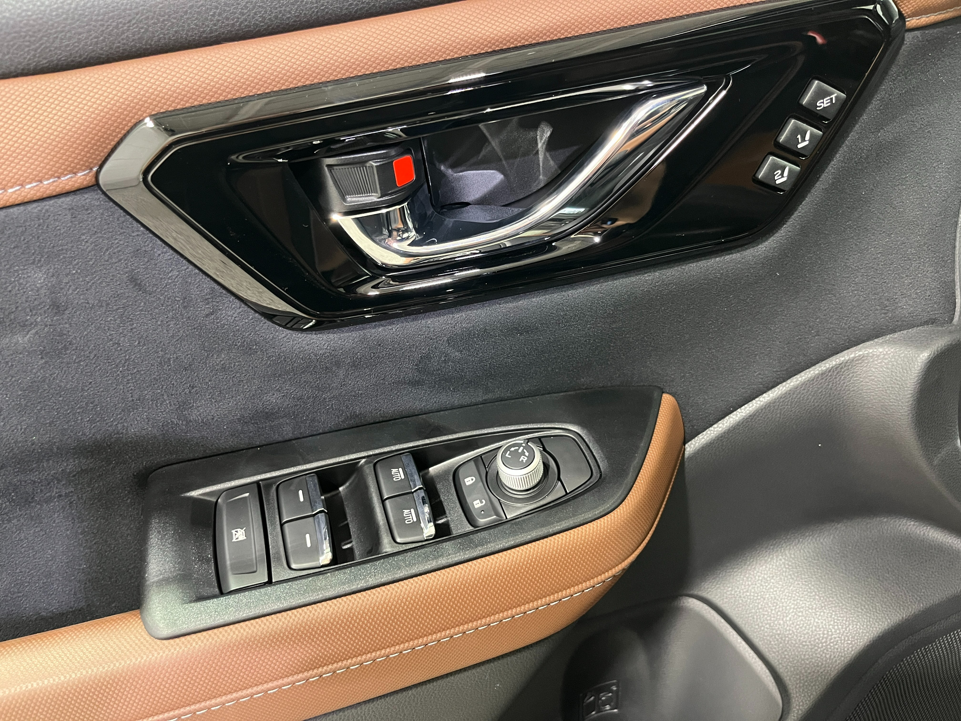 New 2026 CRYSTAL BLACK SILICA Subaru Touring Hybrid image 13